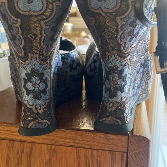 Stunning Prada Metallic Jacquard Wedges Eu 39.5 ( Eu 39 ran small) - Picture 9 of 9